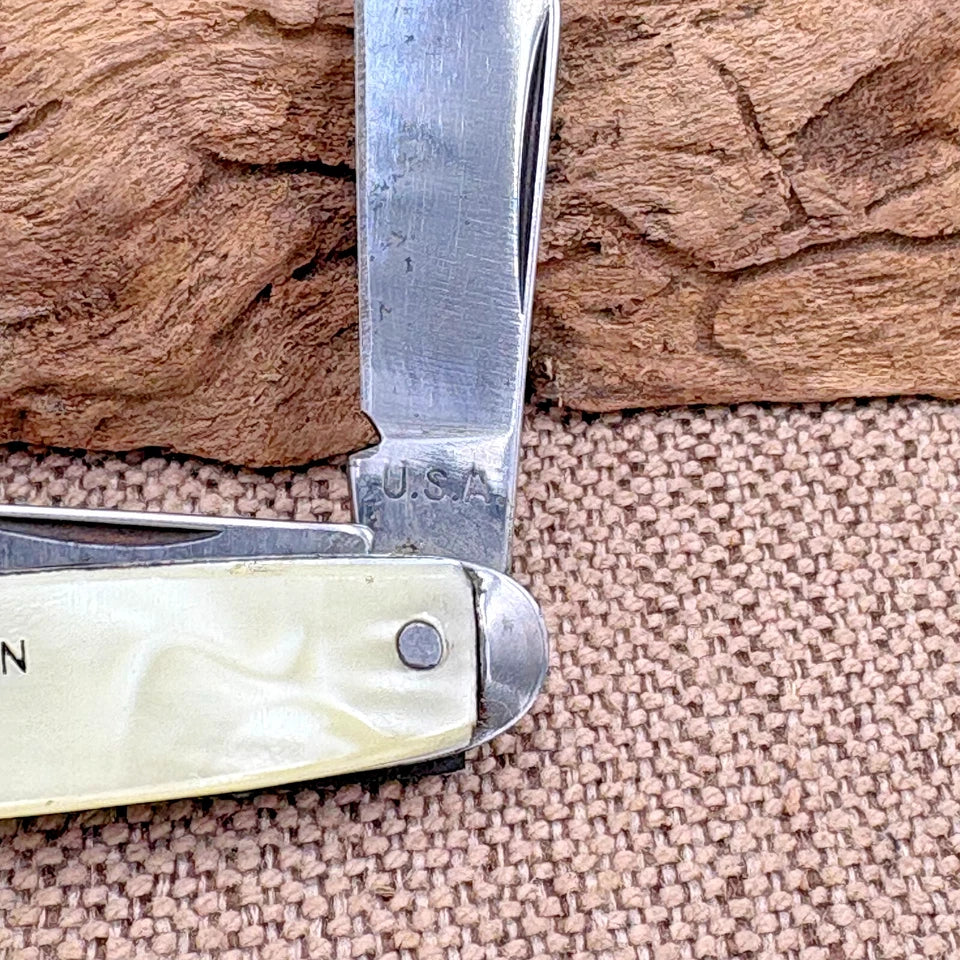 Vintage USA Advertising Pocket Knife Log Cabin Bar 3 blade bottle opener (176)