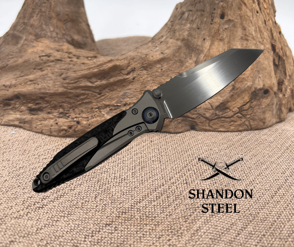Microtech Socom Bravo Mini Warcom Titanium Handle Hand Rubbed Satin Standard Blue Titanium Pivot Collar Carbon Fiber Scales 263M-4CFTI