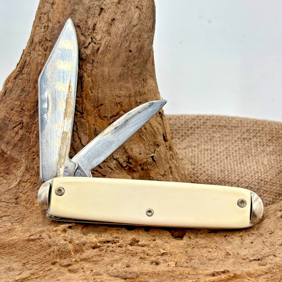 VINTAGE SEAGRAM'S NOVELTY KNIFE CO MADE IN USA 2 BLADE FOLDING JACK KNIFE (175)