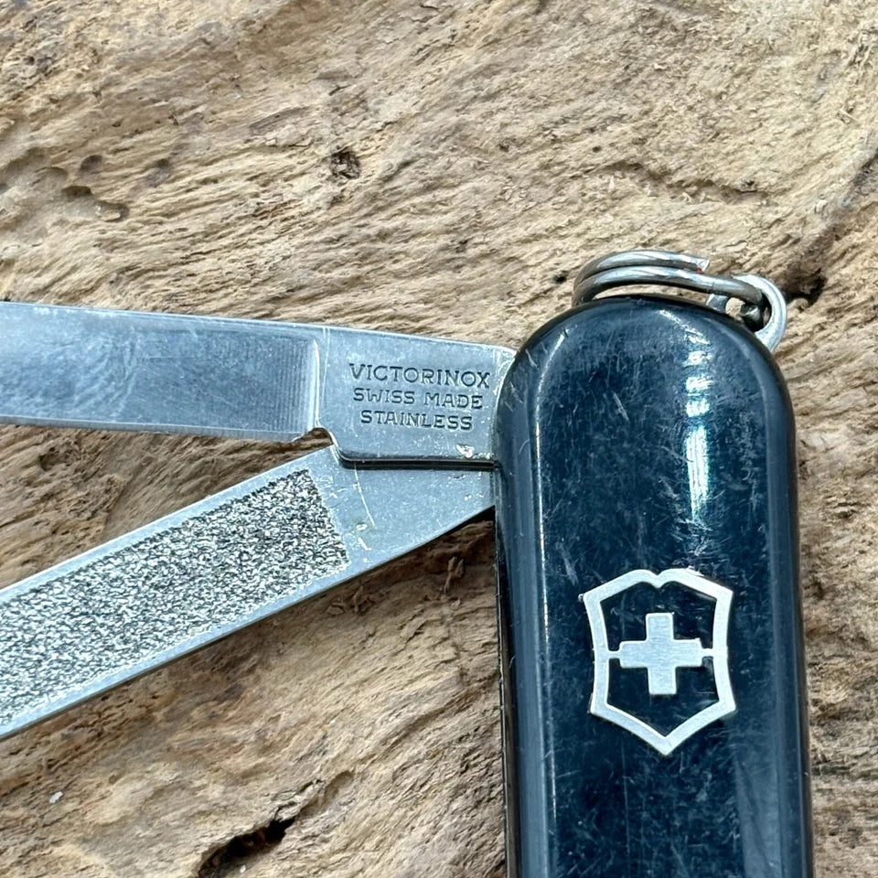 Swiss Army Knife Victorinox 58mm Classic SD Black EDC Toothpick & Tweezers (61)