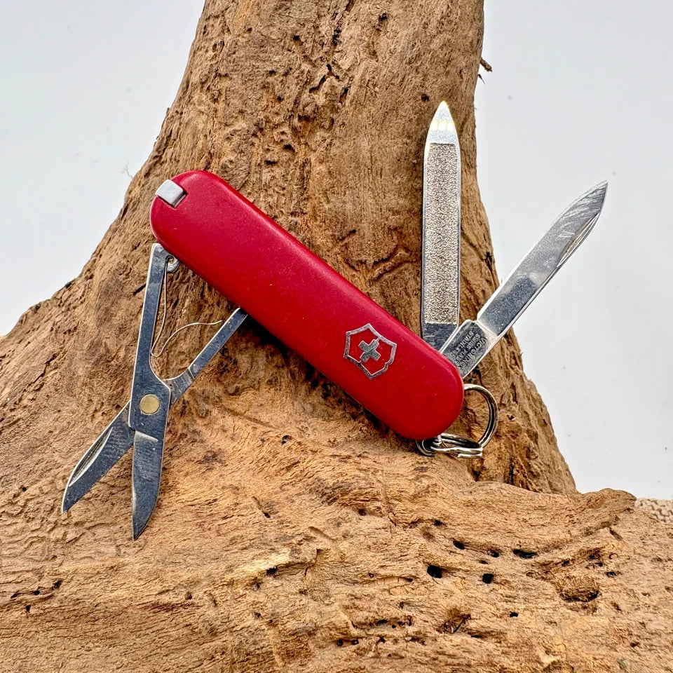 Swiss Army Knife Victorinox 58mm Folding Pocket Knife Classic SD Red (37)
