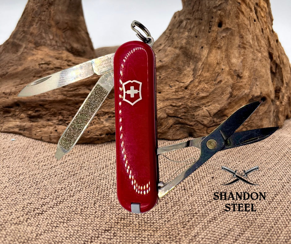 Swiss Army Knife Victorinox 58mm Pocket Knife Classic SD Red Scissors File (67)