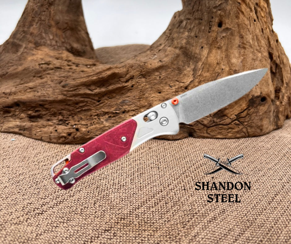 Benchmade Bugout Grey/Redstone Aluminum & Richlite 535-09