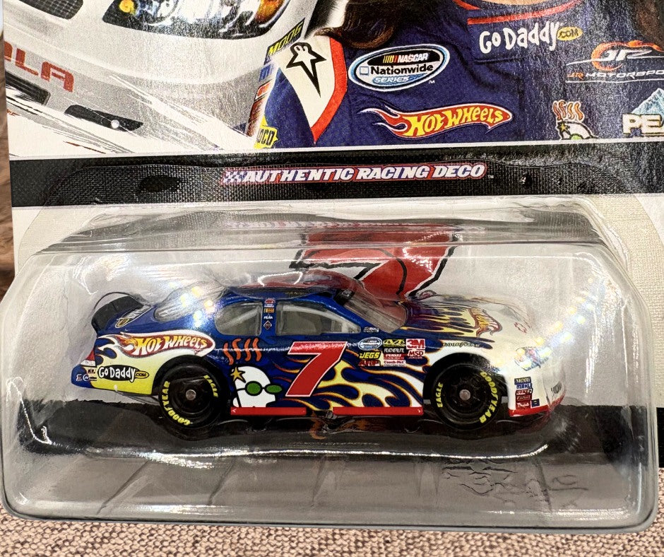 RARE 2010 Danica Patrick #7 Hot Wheels 1/64 diecast in original packageV3855 (1)