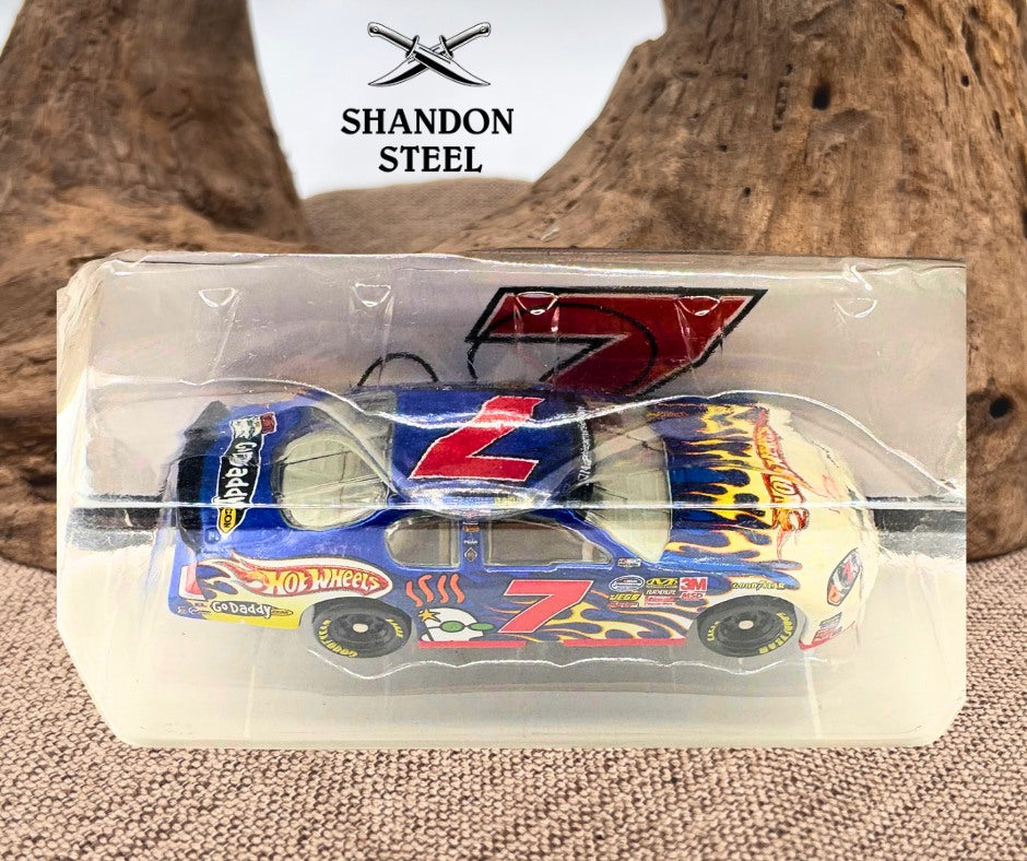 RARE 2010 Danica Patrick #7 Hot Wheels 1/64 diecast in original packageV3855 (1)