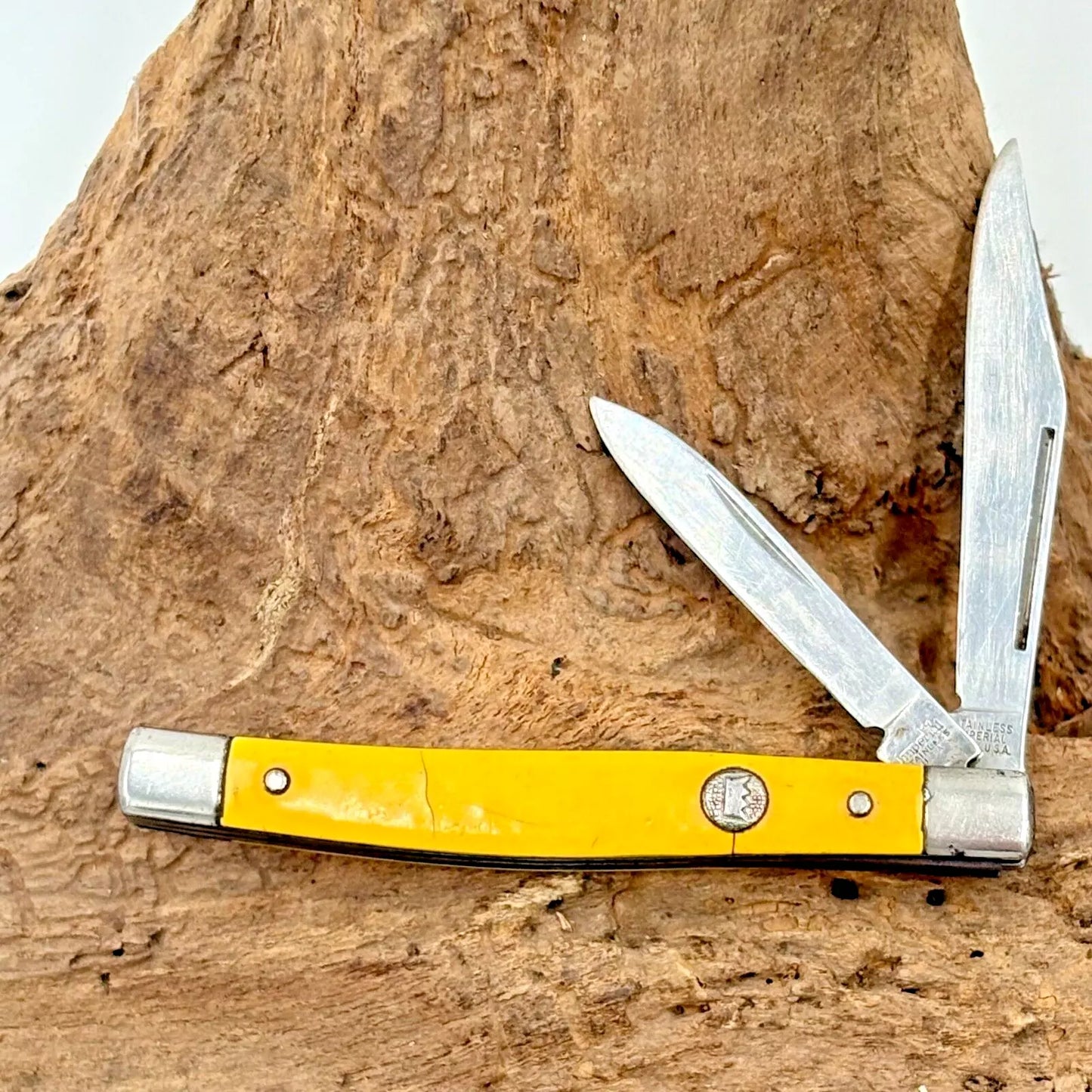 Imperial England Crown 2 Blade Yellow Folding Pen Pocket Knife Vintage (105)