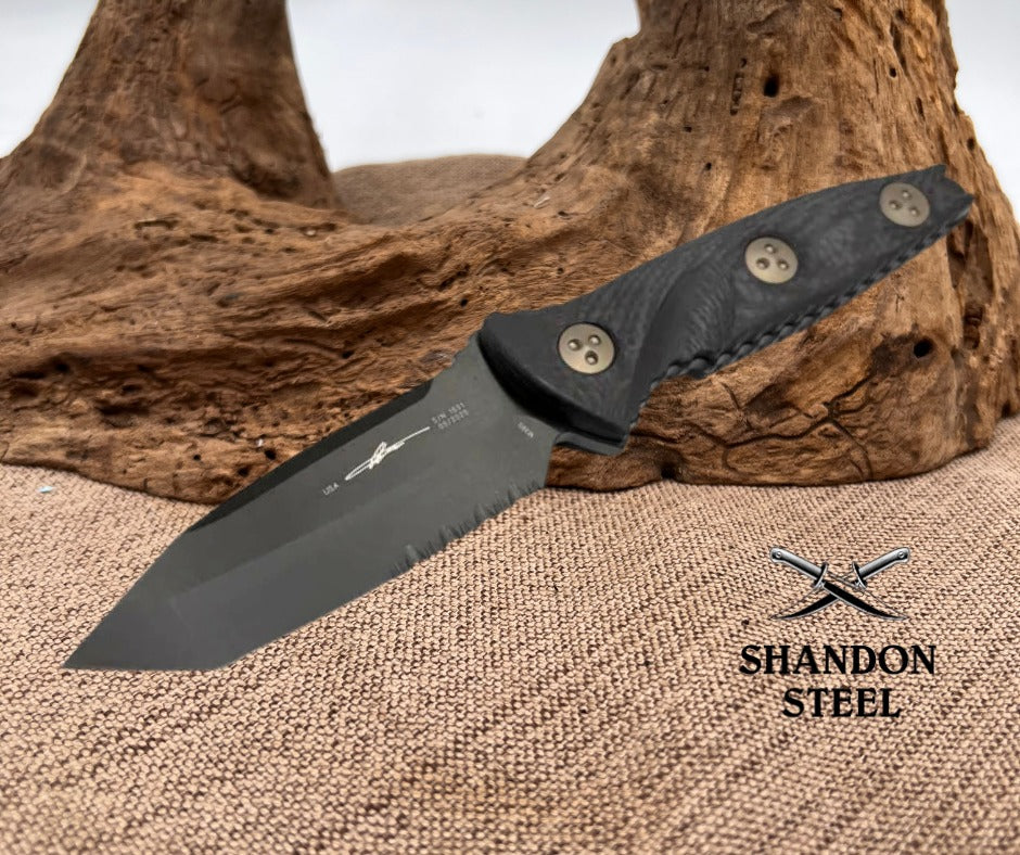 Microtech Socom Alpha Mini Tanto Partial Serrated Black DLC & Carbon Fiber 114M-2DLCCFS