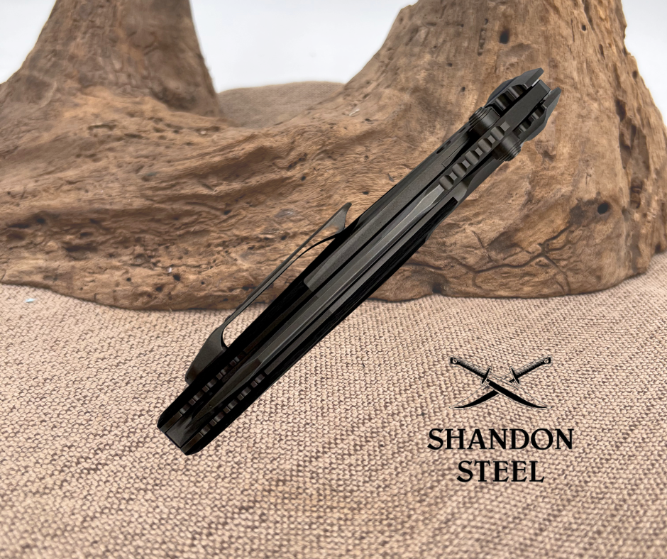 Microtech Socom Bravo Mini Warcom Titanium Handle Hand Rubbed Satin Standard Blue Titanium Pivot Collar Carbon Fiber Scales 263M-4CFTI
