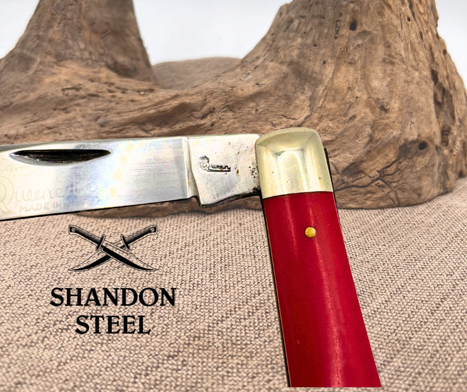 QUEEN STEEL SMOOTH RED COMPOSITION SLIMLINE TRAPPER SINGLE BLADE KNIFE (15)
