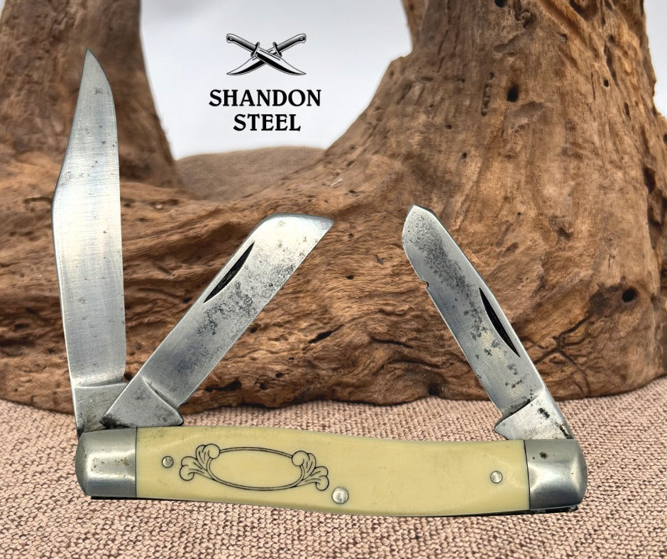 SCHRADE SCRIMSHAW 1980 CARBON STEEL RACCOONS STOCKMAN KNIFE U.S.A. SC505 (127)