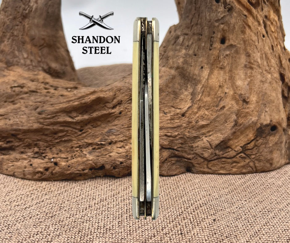 SCHRADE SCRIMSHAW 1980 CARBON STEEL RACCOONS STOCKMAN KNIFE U.S.A. SC505 (127)