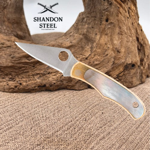 Spyderco Bug® Nickel/Silver Abalone C133AP