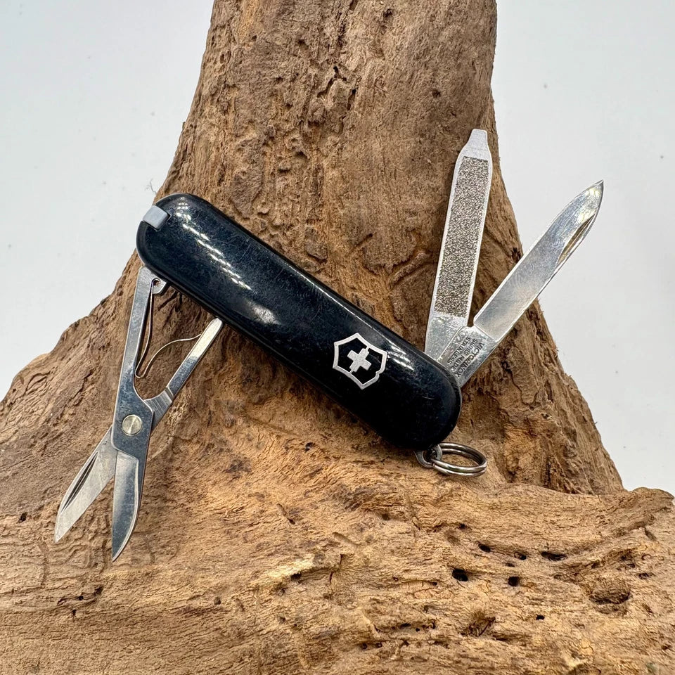 Swiss Army Knife Victorinox 58mm Classic SD Black EDC Toothpick & Tweezers (61)