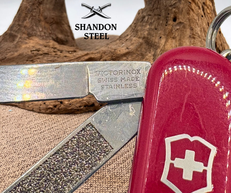 Swiss Army Knife Victorinox 58mm Pocket Knife Classic SD Red Scissors File (67)