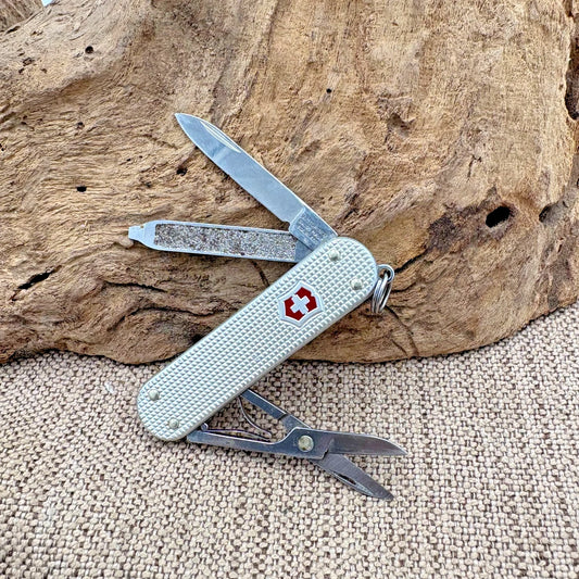 Victorinox Classic SD Alox Swiss Army Pocket Knife 0.6221.26 (193)