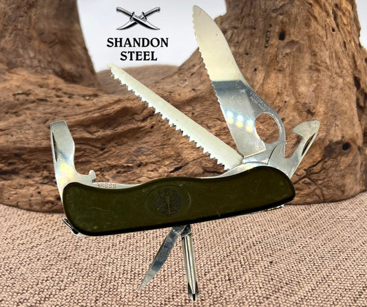 VICTORINOX GAK4 Germany Soldier Multi-Pocket Knife Army One Hand Trekker (120)