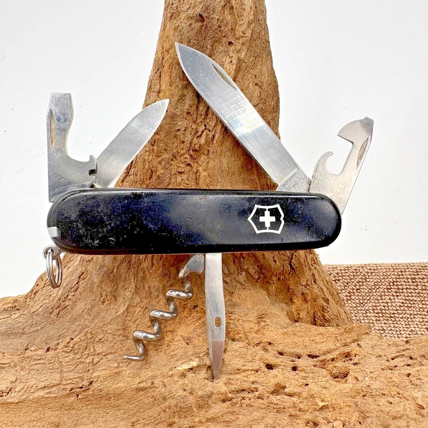 Victorinox Spartan Swiss Army Pocket Knife Black bottle opener corkscrew (237)