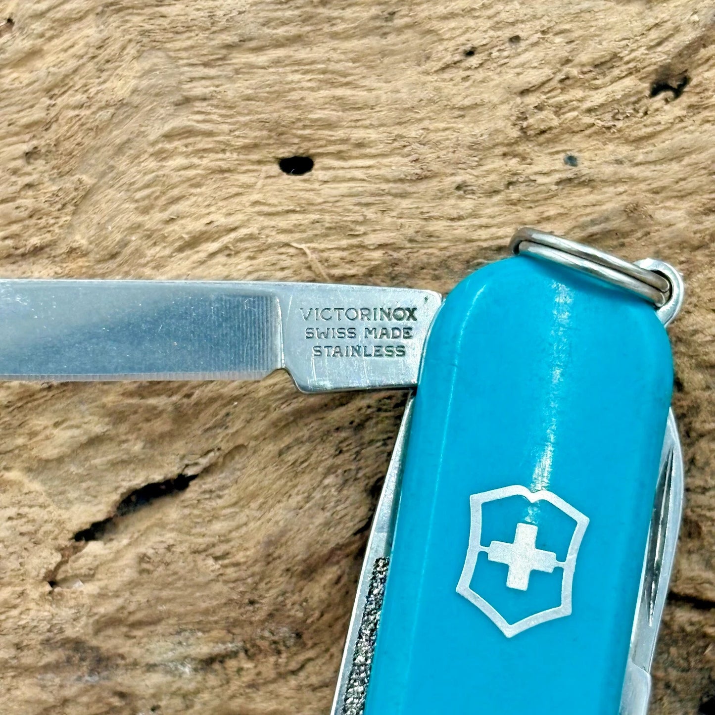 Victorinox Swiss Army 58mm Knife CLASSIC SD Mountain Lake 0.6223.23G (184)